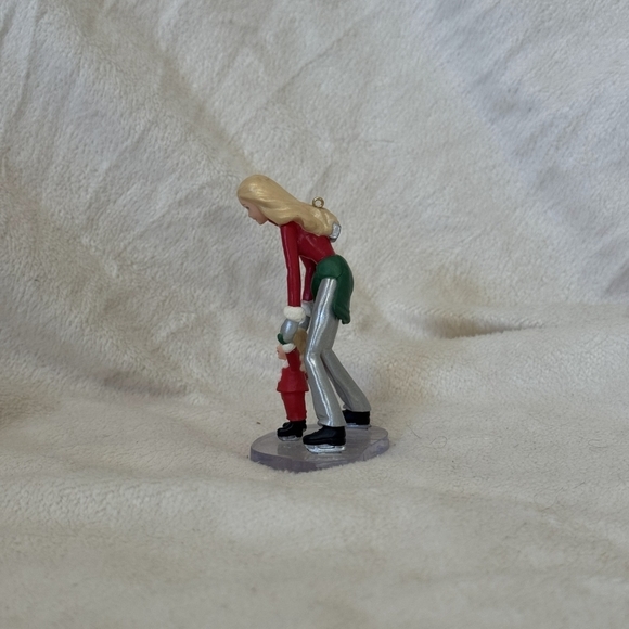 Vintage Hallmark Keepsake Ornament 2001 Barbie™ and Kelly™ on the Ice - Picture 6 of 9